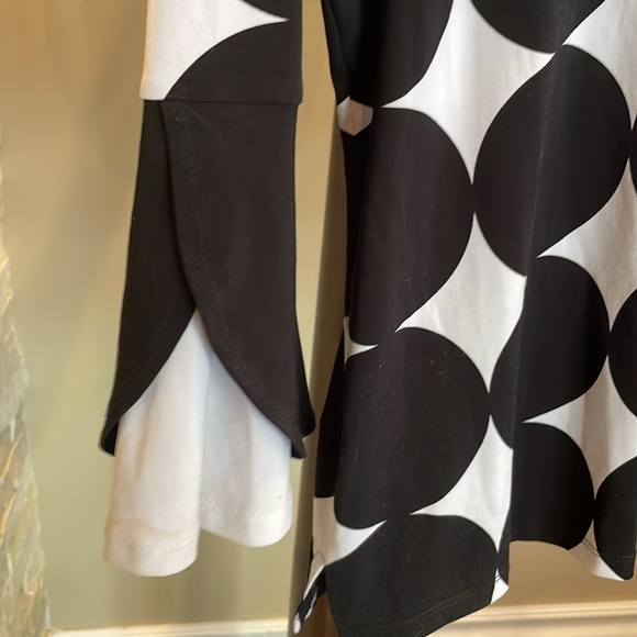 TanJay Flare Sleeve top - Picture 2 of 6